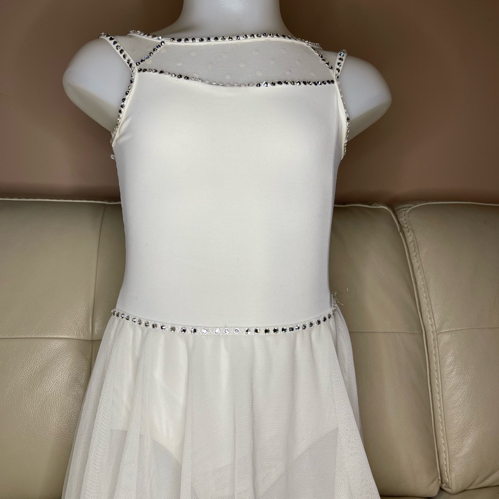 Child small white leotard and skirt #67